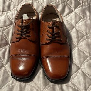 Florsheim kids dress shoes size 10 1/2